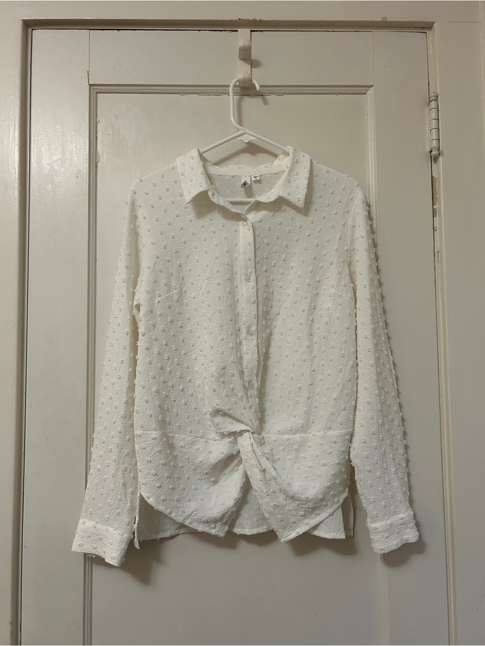 Women's Kut From the Kloth White Textured Knot-Front Button Down Shirt